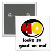 40 Blicke so gut auf mir T-Shirts und Geschenke Button
