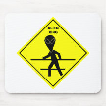 Alien, das Mousepad kreuzt