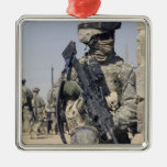 AMERIKANISCHE Armee-Soldat bewaffnet mit einem MK- Weinachtsornamente