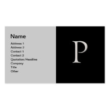 Angehobene silberne Visitenkarte des Buchstabe-"P"
