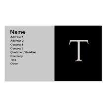 Angehobene silberne Visitenkarte des Buchstabe-"T"