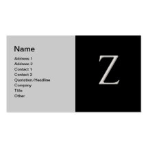 Angehobene silberne Visitenkarte des Buchstabe-"Z"