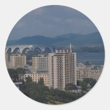Ansicht von Pjöngjang, Nordkorea Runder Aufkleber