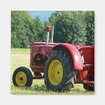 Antiker roter Ackerschlepper Magnete