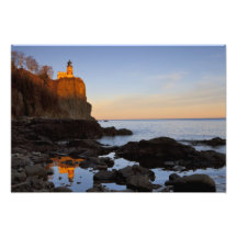 Aufgeteilter Felsen-Leuchtturm am Sonnenuntergang  Photo Drucke