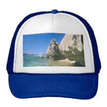 Ausgezeichnet, Felsen-Insel, auf einem Hut Truckercap