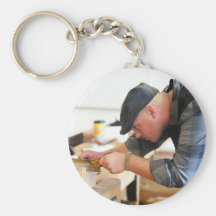 Ausschnitt schwalbt klassischen Knopf Keychain Schlüsselanhänger