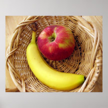 Banane und Apple in einem Korb Plakatdruck
