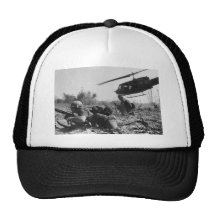 Bedeutenden Crandalls UH-1D Hubschrauber im Vietna Baseball Caps