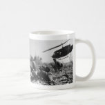 Bedeutenden Crandalls UH-1D Hubschrauber im Vietna Kaffee Tasse