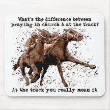 Beten am Pferderennen Mousepads