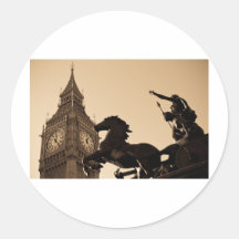 Big Ben und boudica Statue Sepia getont Runder Aufkleber