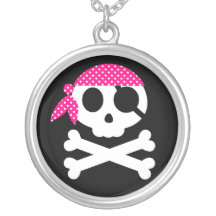 Bissiger Piraten-Schädel mit Bandanna Personalisierter Schmuck