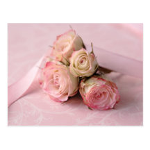 blasse Rosen auf rosa Wirbelspostkarte
