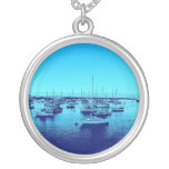 Blaue Boote auf blauer Bucht-Halskette
