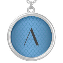Blaue Dracheskalen des Monogramms Personalisierte Halskette