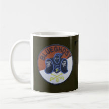 Blauer Geistflecken und Service-Medaille Tasse