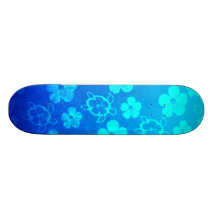 Blauer Hibiskus und Honu Schildkröten Skateboardbrett