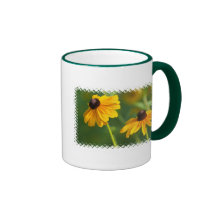 Blühende schwarze mit Augen Susans Kaffeetasse