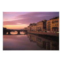 Brücken über dem der Arno-Fluss am Sonnenuntergang Fotografischer Druck