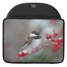 Chickadee mit fallendem Schnee und rote Beeren Sleeves Für MacBook Pro