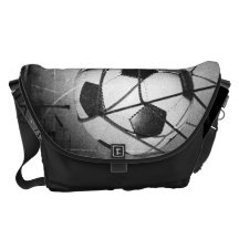 Cooler Vintager Grunge-Fußball im Ziel Kuriertaschen