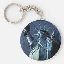 Dame Liberty im Abend Schlüsselanhänger
