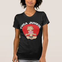 Das dunkle T-Shirt der Yoga-Junkie-Frauen