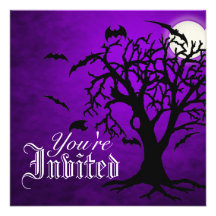 Das Kühlen gehen lila Mond-Halloween-Einladung Bat