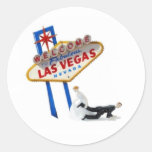 Die Braut, die Bräutigam-Las Vegas-Aufkleber zieht