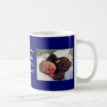 Die Großmutter, die sogar ein Baby so einfach ist, Kaffeetassen