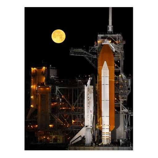 Die NASA-Raumfähre-Entdeckung unter einem Vollmond Postkarte