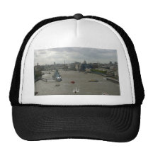 Die Themse in London England Truckerkappen