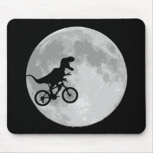 Dinosaurier auf einem Fahrrad im Himmel mit Mond Mousepad
