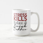 Druck-Tötungen, entspannen sich u. trinken Kaffee Kaffeetasse