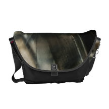 Dunklere Lichter Kuriertasche