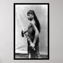 Dyak-Mann mit Waffe in Singapur 1899 Posterdrucke