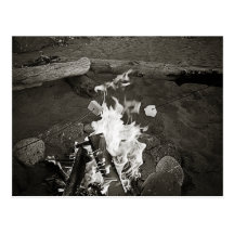 Eibische über einem offenen Feuer Postkarte
