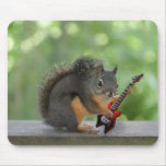 Eichhörnchen, das E-Gitarre spielt Mousepad