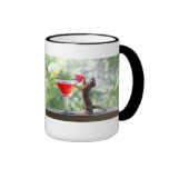 Eichhörnchen, das ein Cocktail trinkt Kaffeetassen