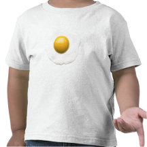 Eier über einfachem t-shirt
