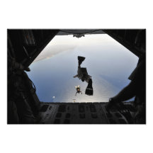 Ein US-Luftwaffe pararescueman Herausspringen Kunstphoto