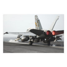 Eine F/A-18C Hornisse startet vom Führerraum Fotodrucke