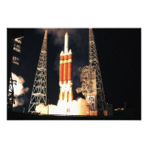 Eine schwere Rakete des Dreiecks IV hebt weg Kunstphoto