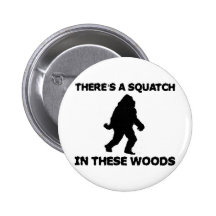 Es gibt ein Squatch in diesem Holz Anstecknadelbuttons