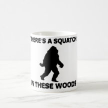Es gibt ein Squatch in diesem Holz Kaffeehaferl
