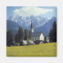 Europa, Österreich, Gosau. Der Helm der Kirche Kühlschrankmagnete