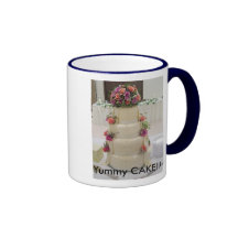 Extravaganter Hochzeitskuchen mit frischen Blumen, Kaffee Tasse