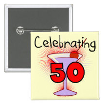 Feiern von 50 T-Shirts und von Geschenken Anstecknadelbutton