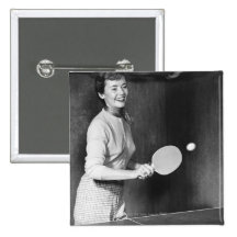 Frau, die Tischtennis spielt Button